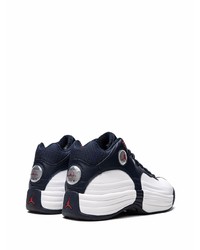 Chaussures de sport blanc et bleu marine Jordan