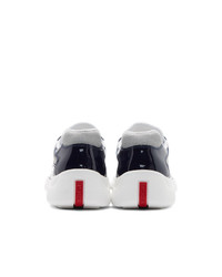 Chaussures de sport blanc et bleu marine Prada