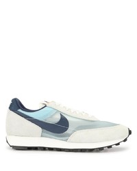 Chaussures de sport blanc et bleu marine Nike