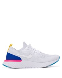 Chaussures de sport blanc et bleu marine Nike