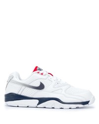 Chaussures de sport blanc et bleu marine Nike