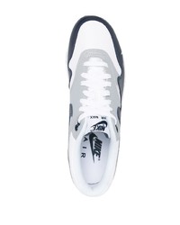 Chaussures de sport blanc et bleu marine Nike