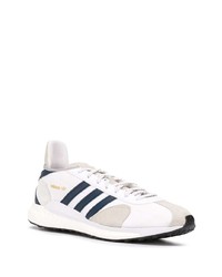 Chaussures de sport blanc et bleu marine adidas