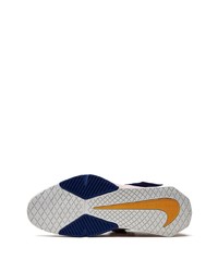 Chaussures de sport blanc et bleu marine Nike