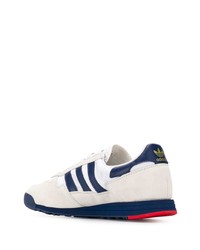 Chaussures de sport blanc et bleu marine adidas