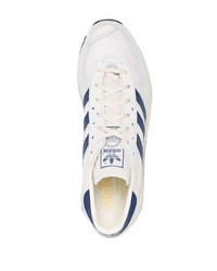 Chaussures de sport blanc et bleu marine adidas