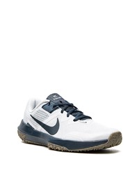 Chaussures de sport blanc et bleu marine Nike