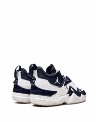 Chaussures de sport blanc et bleu marine Jordan