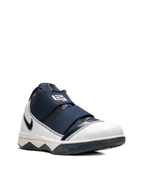 Chaussures de sport blanc et bleu marine Nike