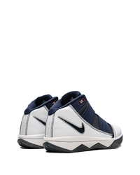 Chaussures de sport blanc et bleu marine Nike