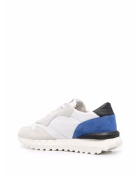 Chaussures de sport blanc et bleu D.A.T.E