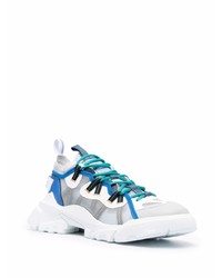 Chaussures de sport blanc et bleu McQ