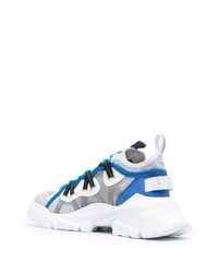 Chaussures de sport blanc et bleu McQ