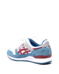 Chaussures de sport blanc et bleu Asics