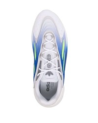 Chaussures de sport blanc et bleu adidas