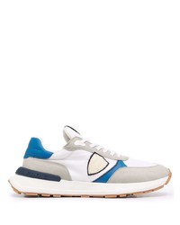 Chaussures de sport blanc et bleu Philippe Model Paris