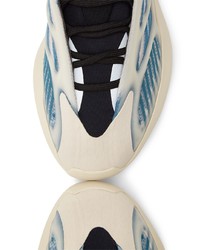 Chaussures de sport blanc et bleu adidas YEEZY
