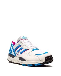 Chaussures de sport blanc et bleu adidas