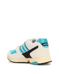 Chaussures de sport blanc et bleu adidas