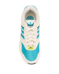 Chaussures de sport blanc et bleu adidas