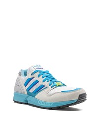 Chaussures de sport blanc et bleu adidas