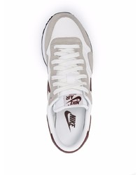 Chaussures de sport blanc et marron Nike