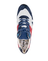 Chaussures de sport blanc et rouge et bleu marine Diadora