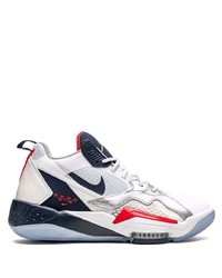 Chaussures de sport blanc et rouge et bleu marine Jordan