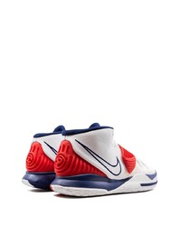 Chaussures de sport blanc et rouge et bleu marine Nike