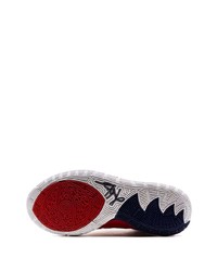 Chaussures de sport blanc et rouge et bleu marine Nike