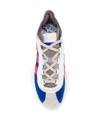 Chaussures de sport blanc et rouge et bleu marine adidas