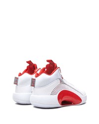 Chaussures de sport blanc et rouge Jordan