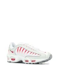 Chaussures de sport blanc et rouge Nike