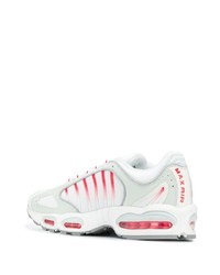 Chaussures de sport blanc et rouge Nike