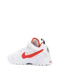 Chaussures de sport blanc et rouge Nike