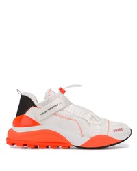 Chaussures de sport blanc et rouge