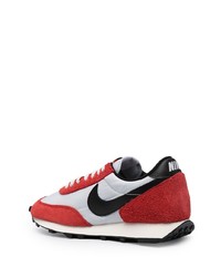 Chaussures de sport blanc et rouge Nike