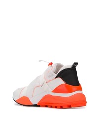 Chaussures de sport blanc et rouge