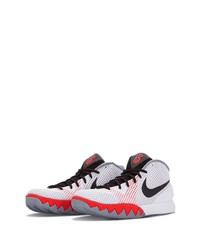 Chaussures de sport blanc et rouge Nike