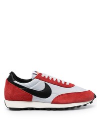 Chaussures de sport blanc et rouge Nike