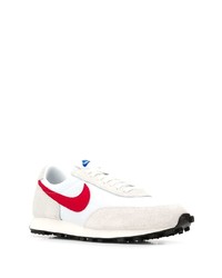 Chaussures de sport blanc et rouge Nike