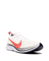 Chaussures de sport blanc et rouge Nike