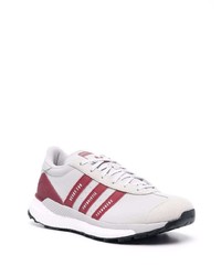 Chaussures de sport blanc et rouge adidas