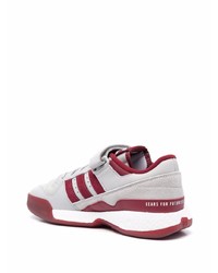 Chaussures de sport blanc et rouge adidas