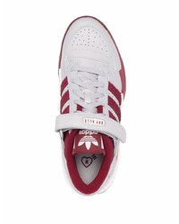 Chaussures de sport blanc et rouge adidas