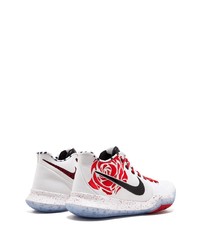 Chaussures de sport blanc et rouge Nike