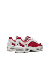 Chaussures de sport blanc et rouge Nike