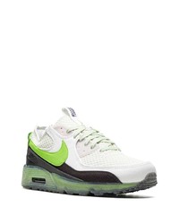 Chaussures de sport blanc et vert Nike