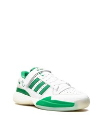 Chaussures de sport blanc et vert adidas