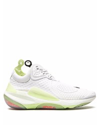 Chaussures de sport blanc et vert Nike